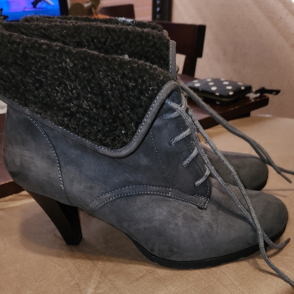 White Mountain Grey Suede Booties with Fleece Size 12 - Picture 1 of 5